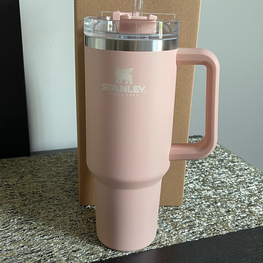 Stanley cup in color NECTAR. Brand new with box